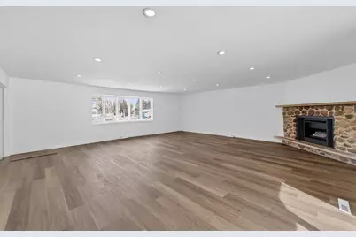 413 E Lincoln Drive, DeForest, WI 53532 - Photo 4