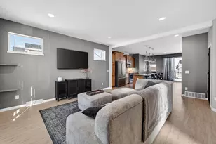 828 Shadowwood Trl, Sun Prairie, WI 53590 - Photo 4