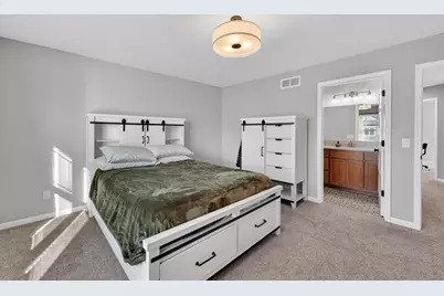 828 Shadowwood Trail, Sun Prairie, WI 53590 - Photo 18