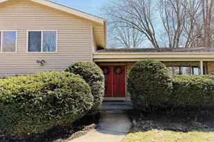 3458 Field Crest Ct, Beloit, WI 53511 - Photo 2