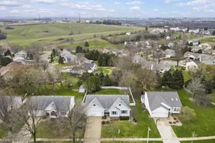 840 Vista Ridge Dr, Mount Horeb, WI 53572 - Photo 2