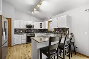840 Vista Ridge Dr, Mount Horeb, WI 53572 - Photo 10