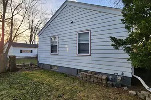 1878 Greenview Dr, Beloit, WI 53511 - Photo 6