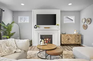 1198 Gracing Oaks Ln, Sun Prairie, WI 53590 - Photo 8