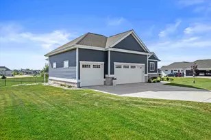 6653 Morning Dew Ln, Sun Prairie, WI 53590 - Photo 2