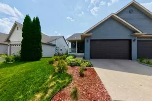 637 Garfield Ave, Janesville, WI 53536 - Photo 2