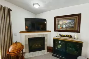 637 Garfield Ave, Janesville, WI 53536 - Photo 8