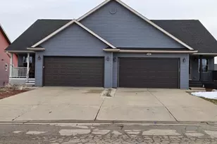 637 Garfield Ave, Janesville, WI 53536 - Photo 1