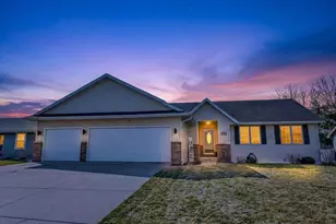 4254 Baybrook Dr, Janesville, WI 53546 - Photo 2