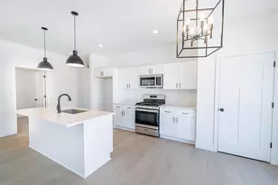 1732 E Kyle Circle, Beloit, WI 53511 - Photo 4