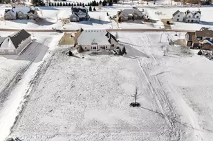 W278N8854 Twin Pine Cir, Hartland, WI 53029 - Photo 2