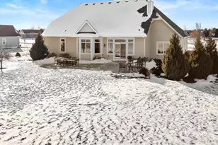 W278N8854 Twin Pine Cir, Hartland, WI 53029 - Photo 4