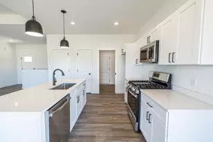 1750 E Kyle Circle, Beloit, WI 53511 - Photo 12