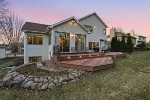 1237 Mockingbird Ln, Sun Prairie, WI 53590 - Photo 2