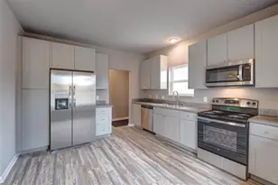 606 W Delavan Dr, Janesville, WI 53546 - Photo 12