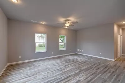 606 W Delavan Drive, Janesville, WI 53546 - Photo 4