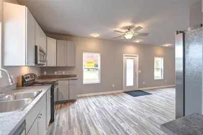 606 W Delavan Drive, Janesville, WI 53546 - Photo 14