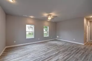 620 W Delavan Dr, Janesville, WI 53546 - Photo 4