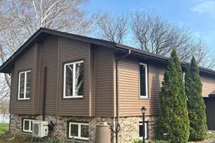 520 Rockview Ct, Watertown, WI 53094 - Photo 2