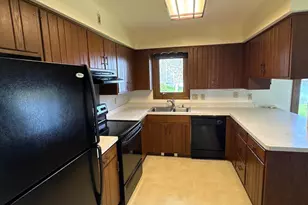 520 Rockview Ct, Watertown, WI 53094 - Photo 12