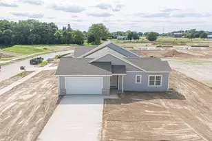 3801 N Woodbury Ln, Janesville, WI 53545 - Photo 2