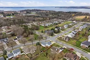 142 Meadow Ridge Ln, Madison, WI 53704 - Photo 2