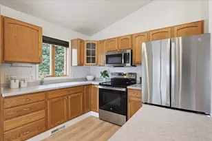 142 Meadow Ridge Ln, Madison, WI 53704 - Photo 14