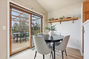 142 Meadow Ridge Ln, Madison, WI 53704 - Photo 8