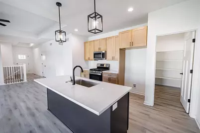 3801 N Woodbury Lane, Janesville, WI 53545 - Photo 4