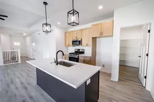 3801 N Woodbury Ln, Janesville, WI 53545 - Photo 4