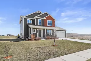 302 Autumn Crest Ln, Lake Mills, WI 53551 - Photo 2