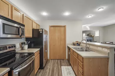 1287 Independence Way, Sun Prairie, WI 53590 - Photo 8