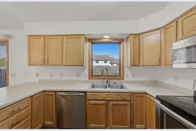 329 N Heatherstone Drive, Sun Prairie, WI 53590 - Photo 14