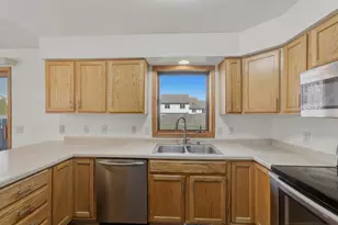 329 N Heatherstone Dr, Sun Prairie, WI 53590 - Photo 14