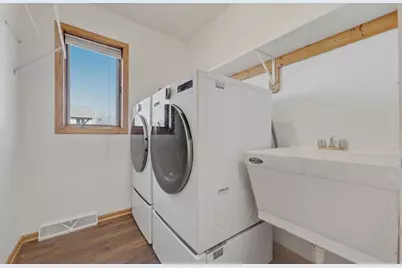 329 N Heatherstone Drive, Sun Prairie, WI 53590 - Photo 16