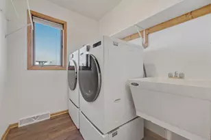 329 N Heatherstone Dr, Sun Prairie, WI 53590 - Photo 16