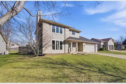 329 N Heatherstone Drive, Sun Prairie, WI 53590 - Photo 2