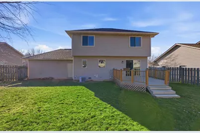 329 N Heatherstone Drive, Sun Prairie, WI 53590 - Photo 4