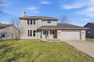 329 N Heatherstone Dr, Sun Prairie, WI 53590 - Photo 1