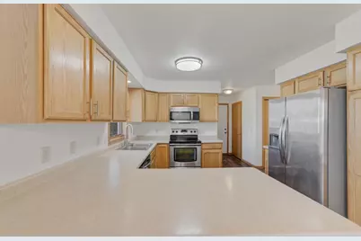 329 N Heatherstone Drive, Sun Prairie, WI 53590 - Photo 12