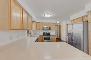 329 N Heatherstone Dr, Sun Prairie, WI 53590 - Photo 12