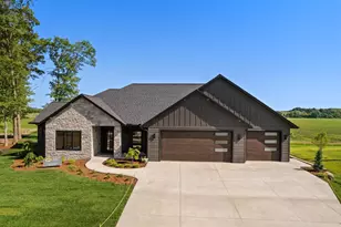 405 Prairie View Dr, Portage, WI 53901 - Photo 2