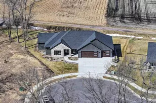 405 Prairie View Dr, Portage, WI 53901 - Photo 8