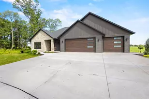 405 Prairie View Dr, Portage, WI 53901 - Photo 4