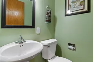 818 Redland Dr, Madison, WI 53714 - Photo 12