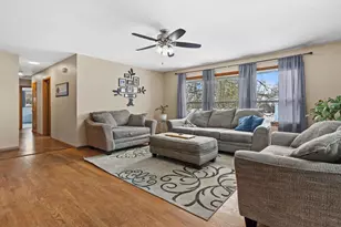 818 Redland Dr, Madison, WI 53714 - Photo 2