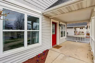 219 Larkspur Ct, Sun Prairie, WI 53590 - Photo 4