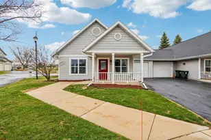 219 Larkspur Ct, Sun Prairie, WI 53590 - Photo 4