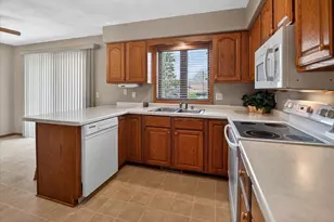 1570 Kuhle Dr, Sun Prairie, WI 53590 - Photo 14