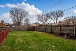 726 E Petunia Ln, Beloit, WI 53511 - Photo 8